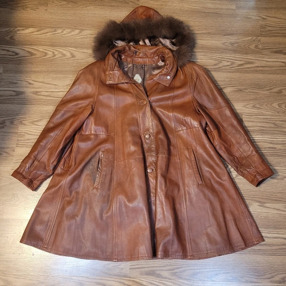 Czech Made Buttery Soft Leather Coat with Fur Collar - Picture 6 of 16